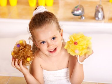 Çocuk banyo yıkama.