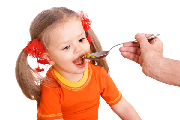 Criança em laranja com colher comer . — Fotografia de Stock
