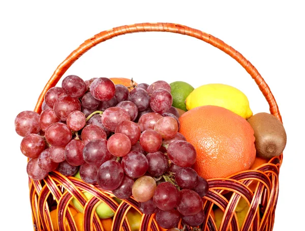 Grupo de frutas frescas en cesta . — Foto de Stock