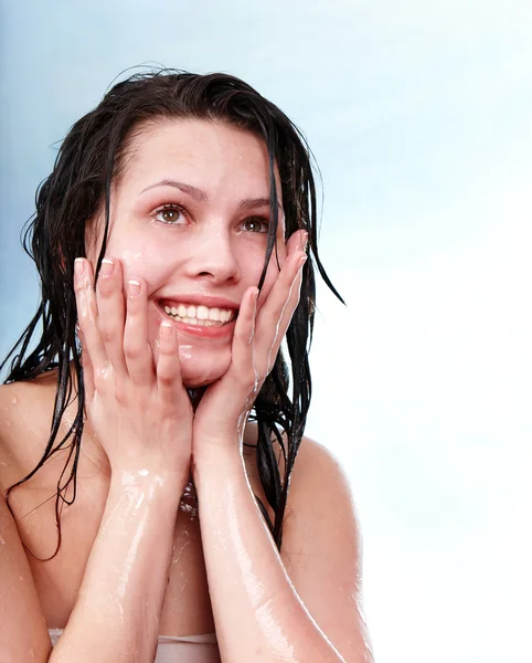 Beautiful girl with wet hair. — Stock Photo, Image