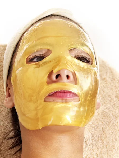 Flicka med guld ansiktsmask. — Stockfoto