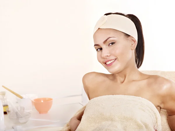 Young woman in SPA salon — Stock Photo, Image