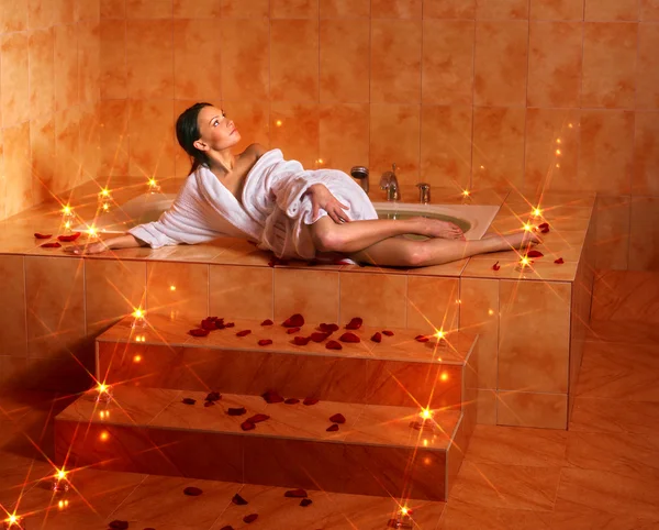 Mujer Relajante en Baño. —  Fotos de Stock