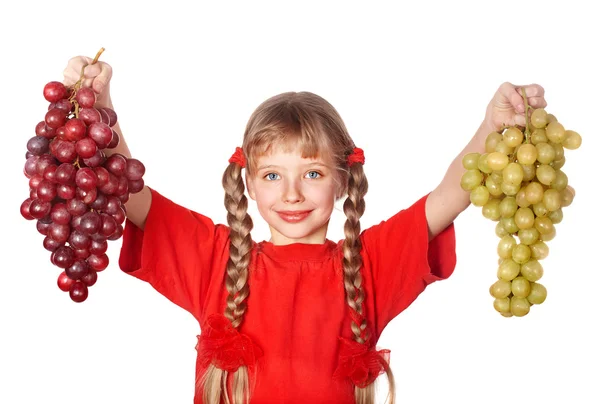 Kislány veszi csomó szőlő. — Stock Fotó