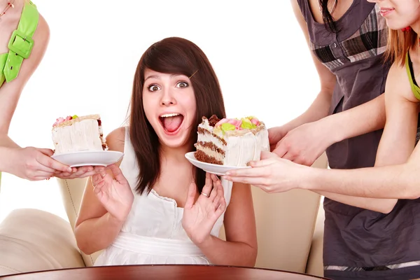 Дівчина відмовляється їсти пиріг . — стокове фото