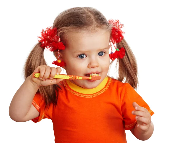 Menina criança limpa escova dentes . — Fotografia de Stock