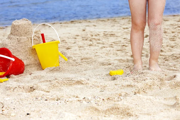 모래에 자식 다리. — 스톡 사진