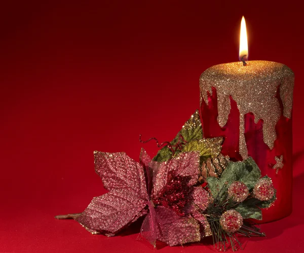Vánoční svíčky a vánoční hvězda. — Stock fotografie
