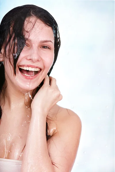 Красива дівчина з мокрим волоссям . — стокове фото