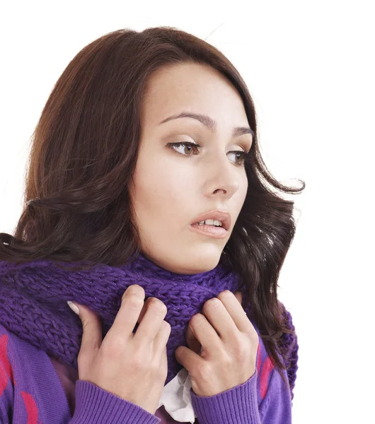 Ung kvinna med näsduk med kallt. — Stockfoto