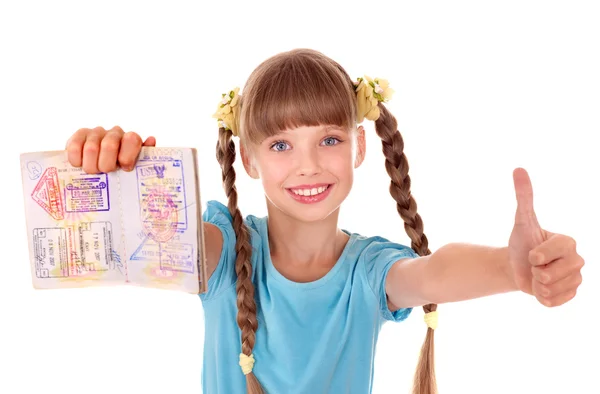 Çocuk holding pasaportu. — Stok fotoğraf