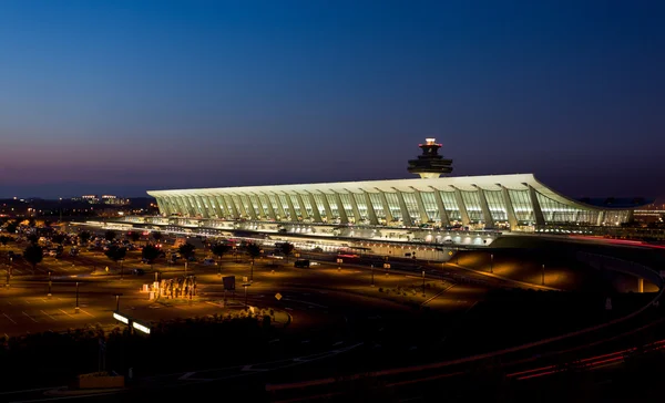 Аеропорт Даллеса на світанку поблизу Вашингтон, округ Колумбія — стокове фото