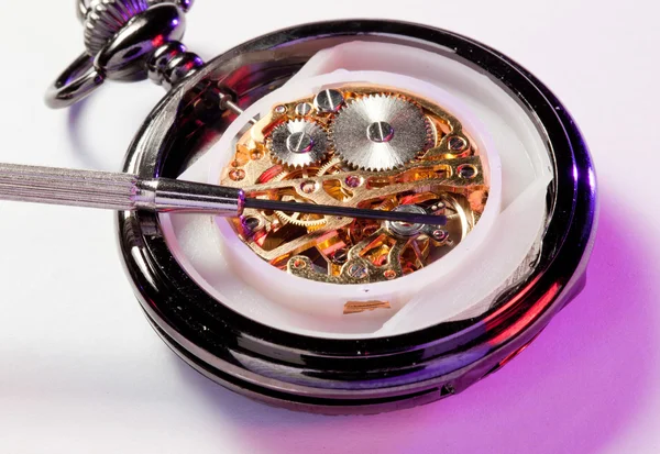 Antyczny zegarek z wkrętaków jubilerskich — Zdjęcie stockowe