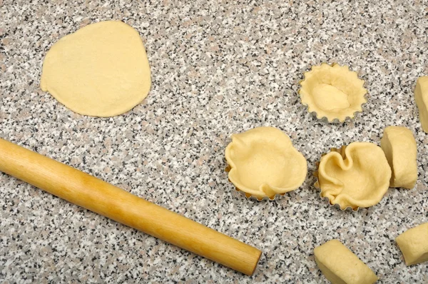 Dough și pin de rulare — Fotografie, imagine de stoc