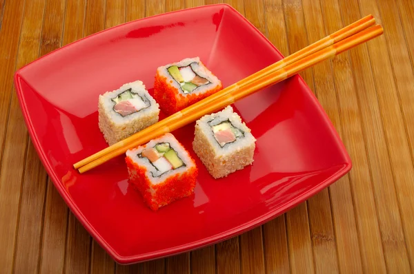 Sushi sobre fondo de madera —  Fotos de Stock
