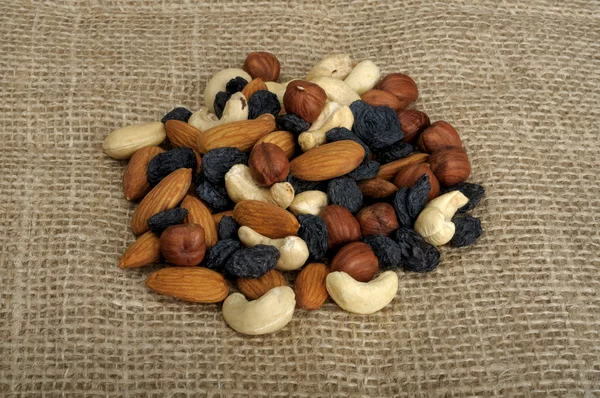 Nuts and raisins — Stock Photo, Image