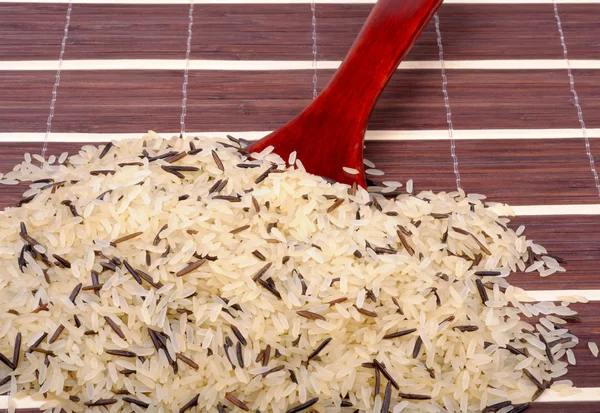 Mistura de arroz purificado e selvagem — Fotografia de Stock