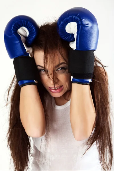 En ung kvinna boxare. — Stockfoto