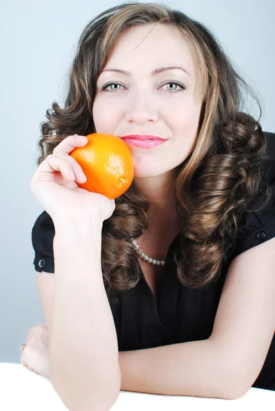 Nő, narancs — Stock Fotó