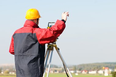 Surveyor teodolit işleri