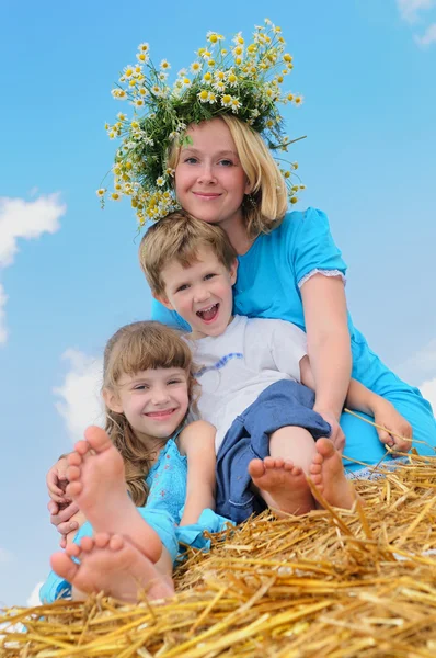 Glückliche Kindheit und Elternschaft — Stockfoto