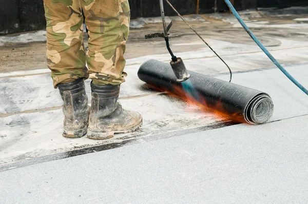 Roofing with tar felt and blowpipe flame — Stock Photo, Image