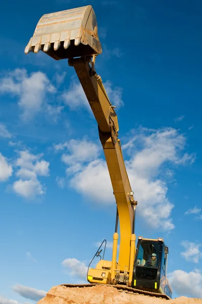 Track-type loader excavator at sand quarry — Stock Photo, Image