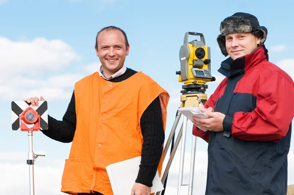 Surveyor workers with theodolite equipment — Stock Photo, Image