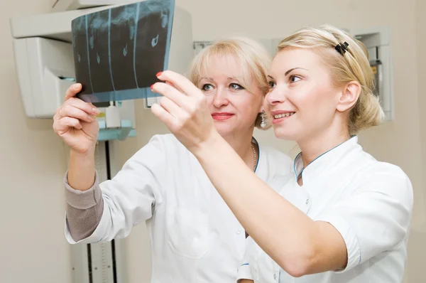 Diş röntgeni görüntü examaning — Stok fotoğraf