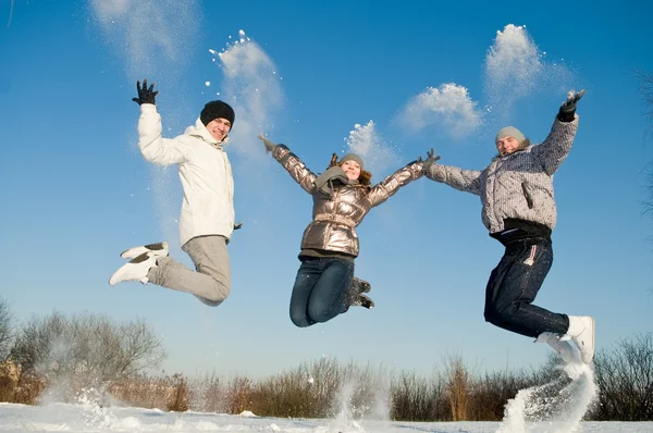 Salto feliz no inverno — Fotografia de Stock
