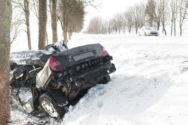 Kış araba kazası kaza
