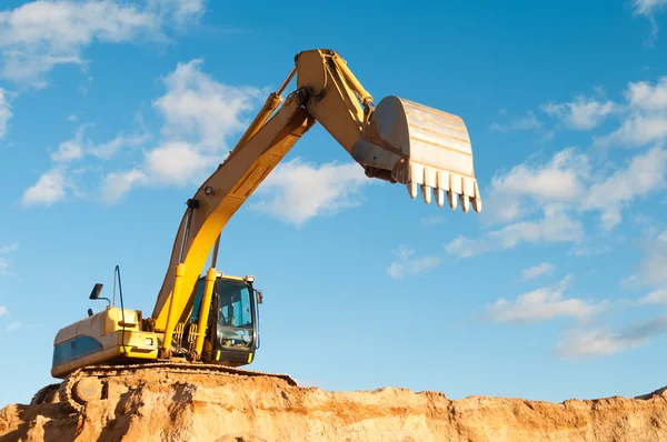 Spår-typ lastare grävmaskin på konstruktion area — Stockfoto