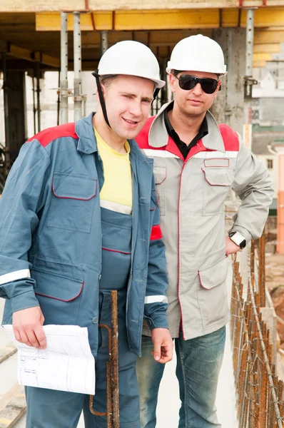 Ingenjörer byggare på byggarbetsplats — Stockfoto