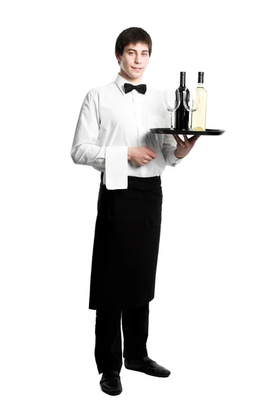 Sommelier garçon avec bouteilles de vin et couverts sur plateau — Photo