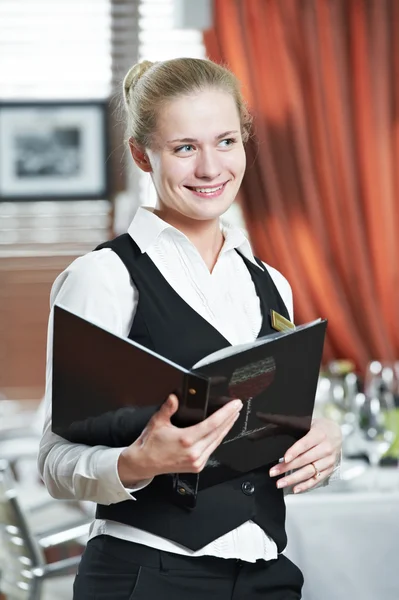 餐厅经理女人在工作地点 — 图库照片