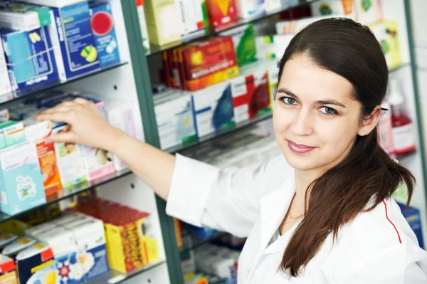 Farmacia mujer química en farmacia —  Fotos de Stock