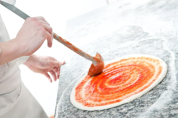 Pizza preparartion — Stock fotografie