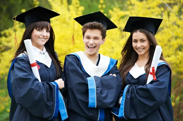 Glückliche Abschlussschüler — Stockfoto