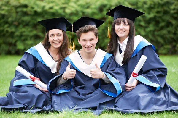 Mutlu yüksek lisans öğrencileri — Stok fotoğraf