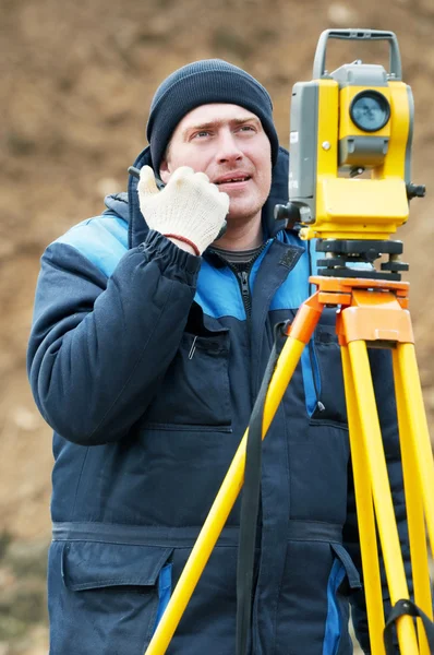 Surveyor works with theodolite tacheometer — Stock Photo, Image