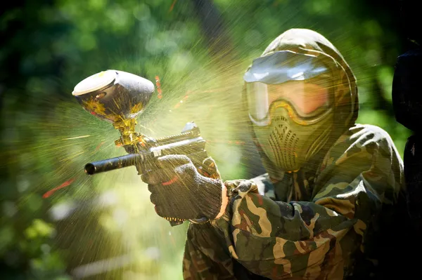Paintball player direct hit — Stock Photo, Image