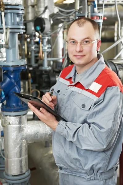 Verwarming ingenieur in Ketelruim — Stockfoto