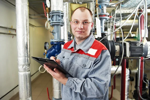 Verwarming ingenieur in Ketelruim — Stockfoto