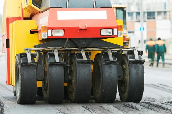 Pneumatiska asfalt roller på arbetet — Stockfoto