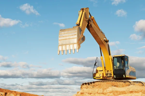 Excavadora de cargadora de tipo oruga en el área de construcción — Foto de Stock