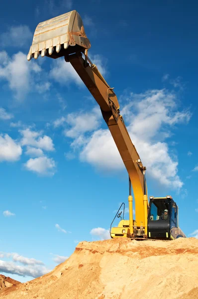 Escavadora de carregador de via na área de construção — Fotografia de Stock
