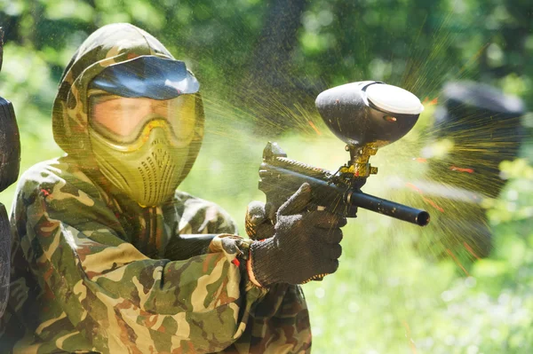 Paintball player direct hit — Stock Photo, Image