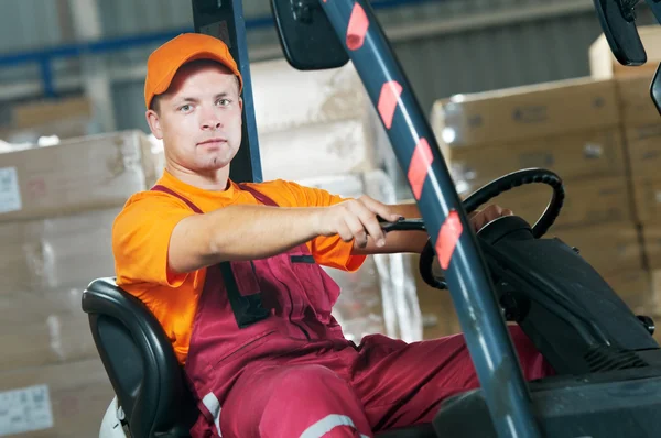 Truck loader lagerarbetare — Stockfoto