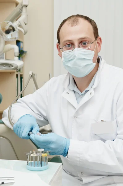 Człowiek lekarz dentysta — Zdjęcie stockowe