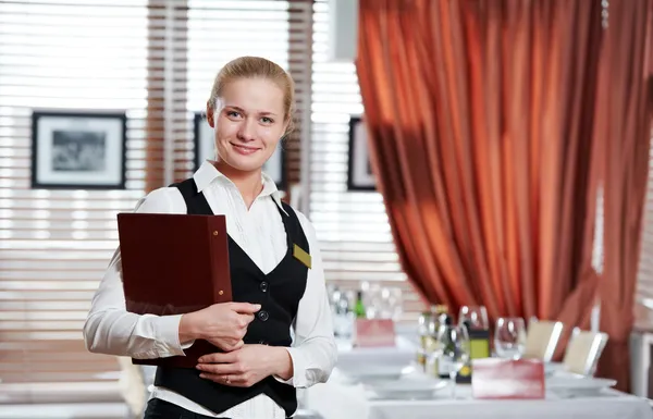 Restauracja kierownik kobieta w miejscu pracy — Zdjęcie stockowe